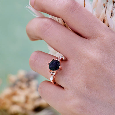 Olivenorma Verlobungsring mit Moissanit-Blattschliff aus blauem Sandstein