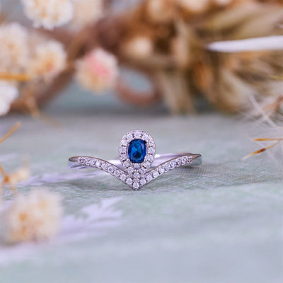 Olivenorma Tropfenkronen-Ring mit blauem Topas