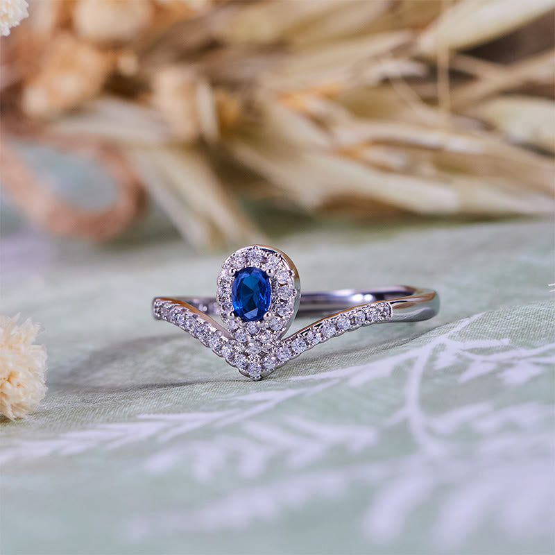 Olivenorma Tropfenkronen-Ring mit blauem Topas