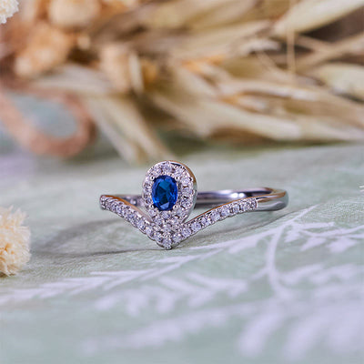 Olivenorma Tropfenkronen-Ring mit blauem Topas