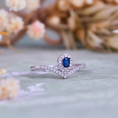 Olivenorma Tropfenkronen-Ring mit blauem Topas