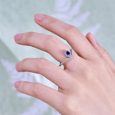 Olivenorma Tropfenkronen-Ring mit blauem Topas