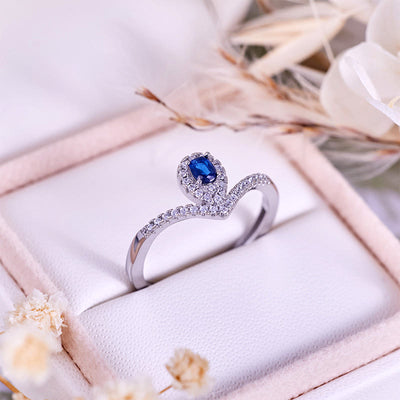 Olivenorma Tropfenkronen-Ring mit blauem Topas