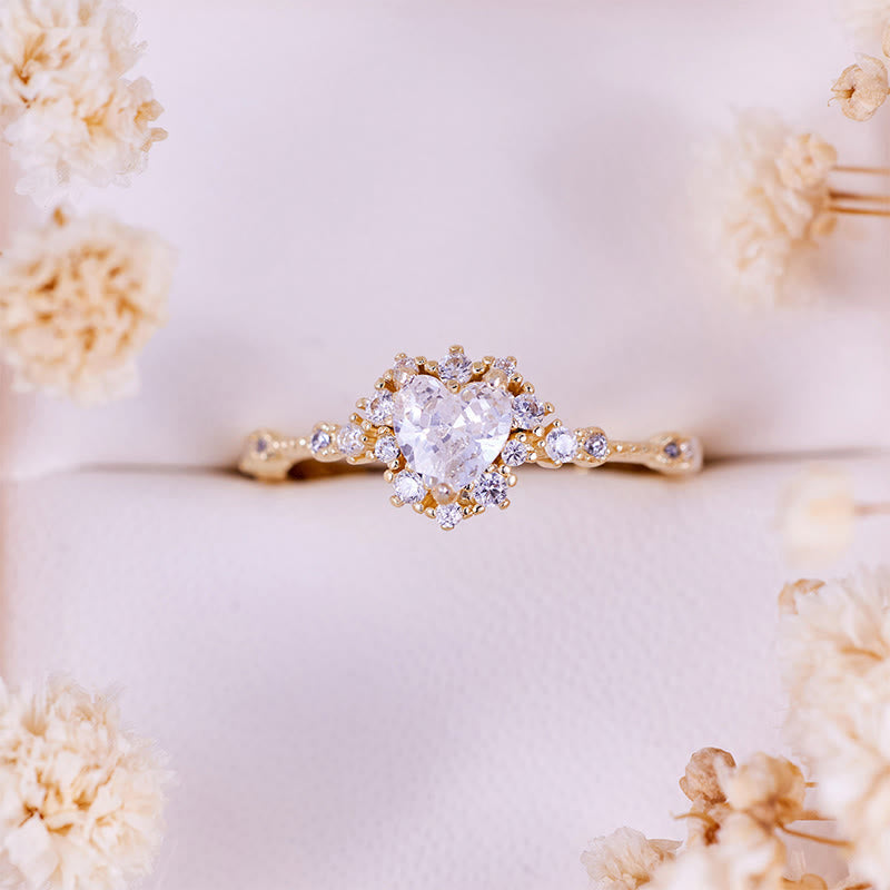 Olivenorma „Gypsophila“ Herzring mit künstlichem Diamanten