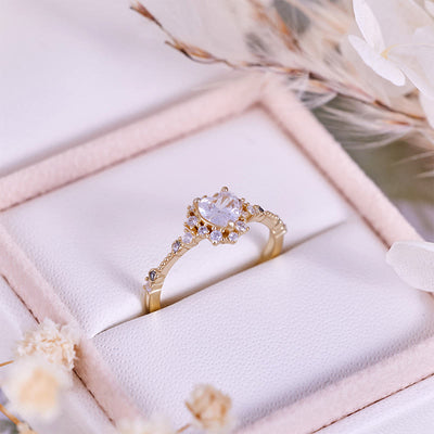 Olivenorma „Gypsophila“ Herzring mit künstlichem Diamanten