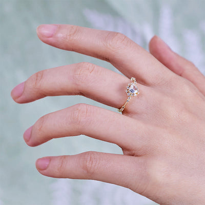 Olivenorma „Gypsophila“ Herzring mit künstlichem Diamanten