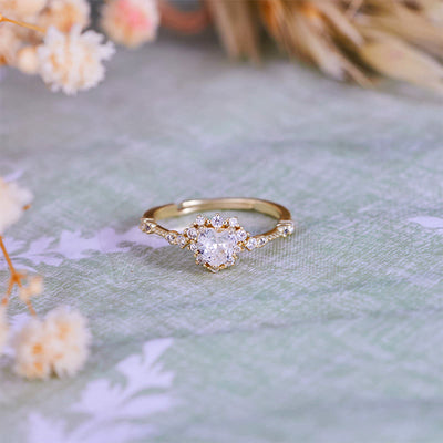 Olivenorma „Gypsophila“ Herzring mit künstlichem Diamanten