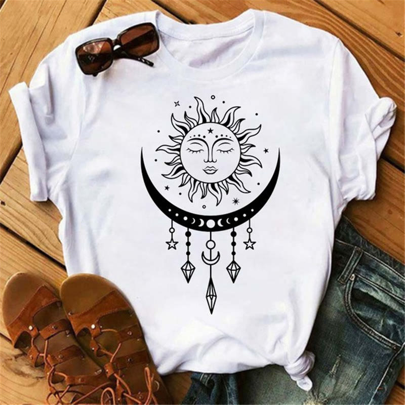 Olivenorma T-Shirt aus Baumwolle mit Mond- und Schmetterlingsdruck