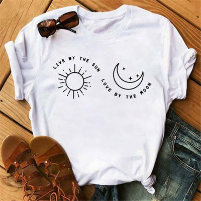 Olivenorma T-Shirt aus Baumwolle mit Mond- und Schmetterlingsdruck