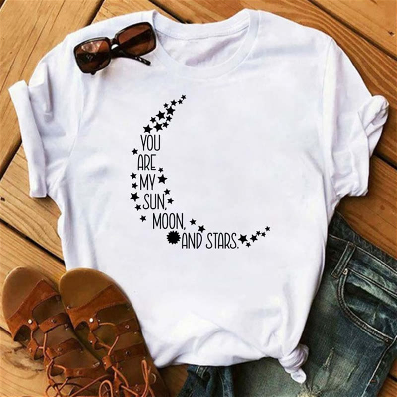 Olivenorma T-Shirt aus Baumwolle mit Mond- und Schmetterlingsdruck
