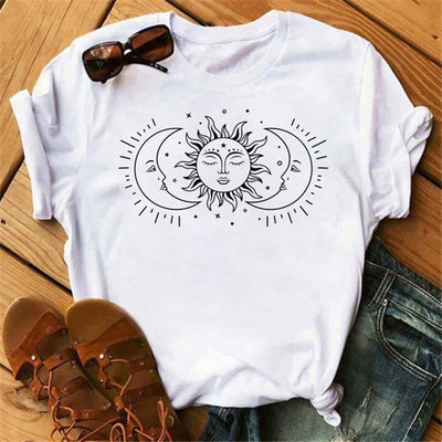 Olivenorma T-Shirt aus Baumwolle mit Mond- und Schmetterlingsdruck