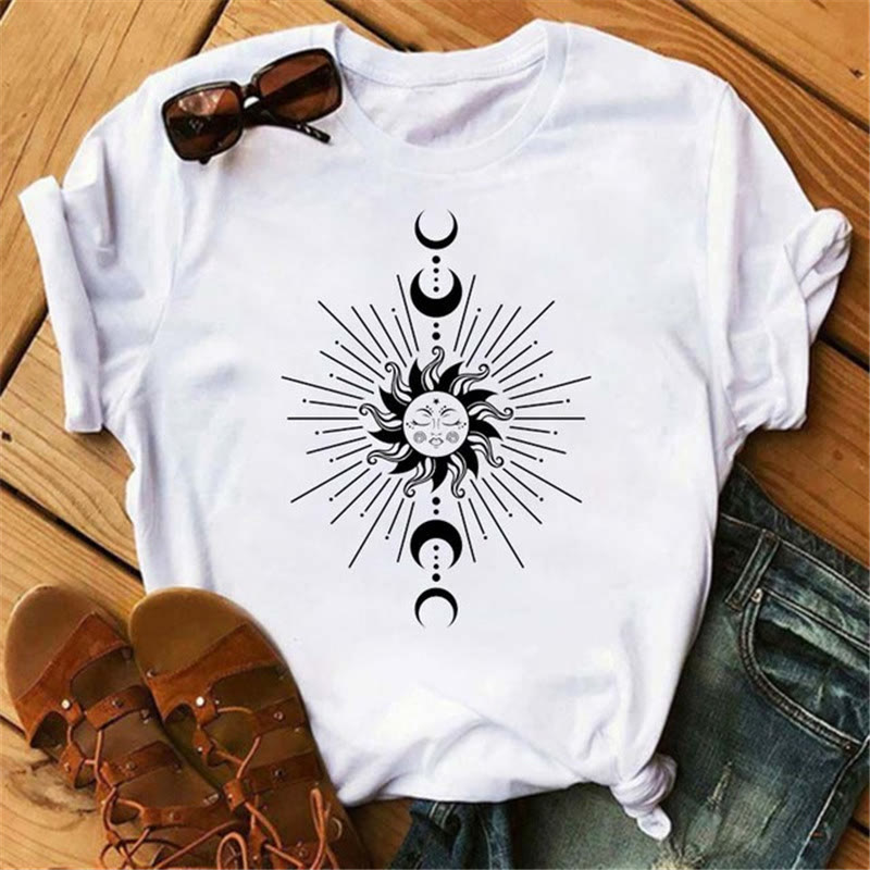 Olivenorma Polyester T-Shirt mit Mond- und Lotus-Aufdruck