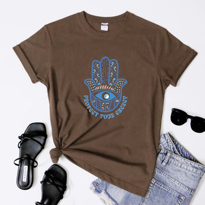 Olivenorma T-Shirt mit Aufdruck „Schutz vor bösem Blick und Hamsa“