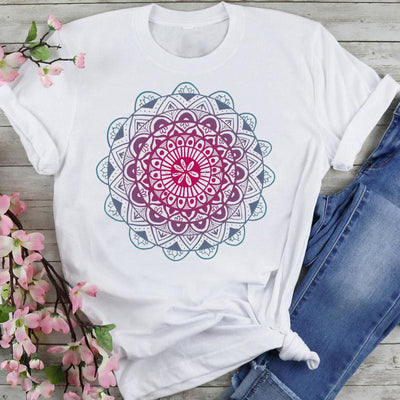 Olivenorma Chenille T-Shirt mit buntem Lotus-Elefanten-Aufdruck