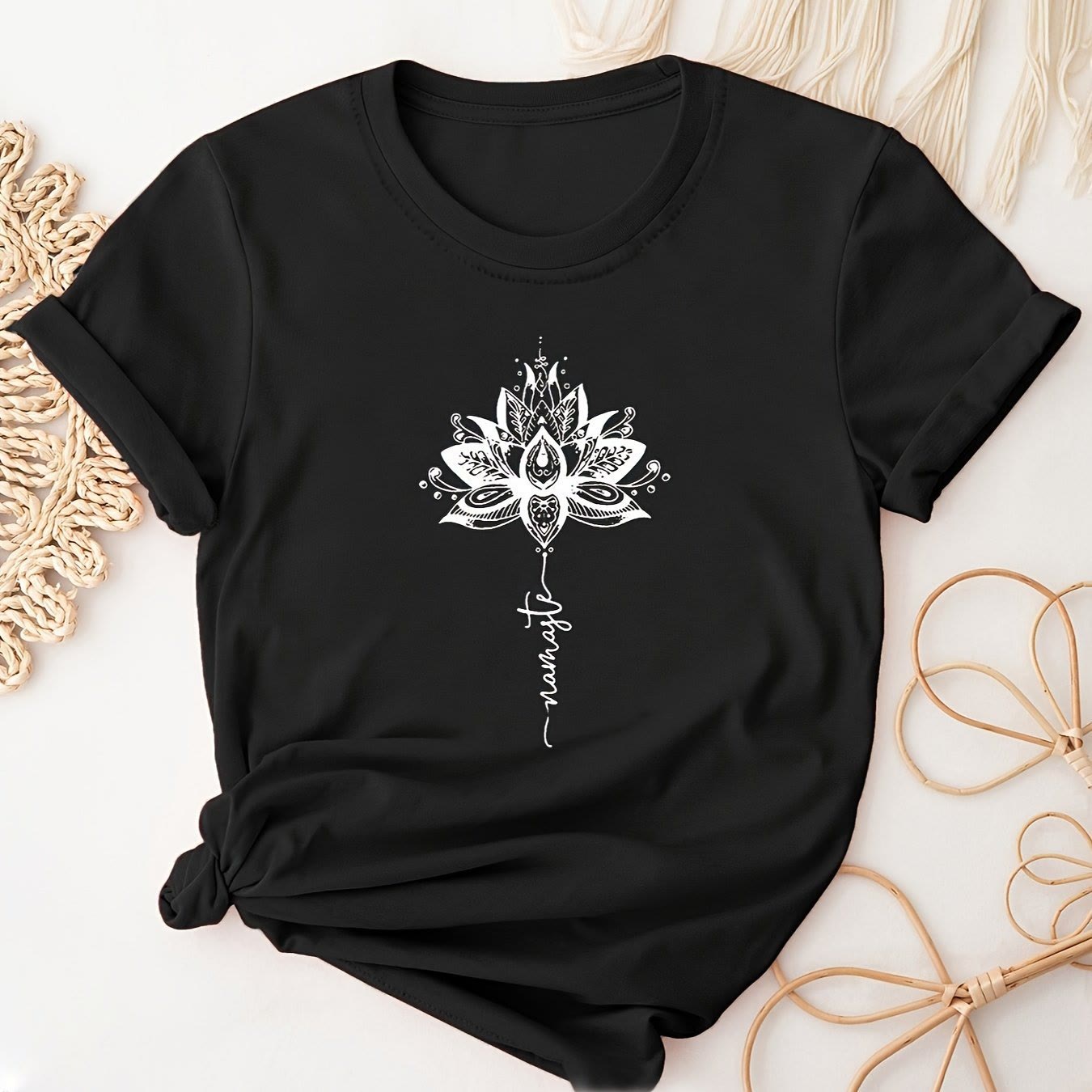 Olivenorma – Kurzärmliges T-Shirt mit Rundhalsausschnitt und Lotus- und Buchstabendruck