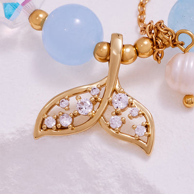 Olivenorma Aquamarin-Armband mit klaren Glasperlen und Walschwanz