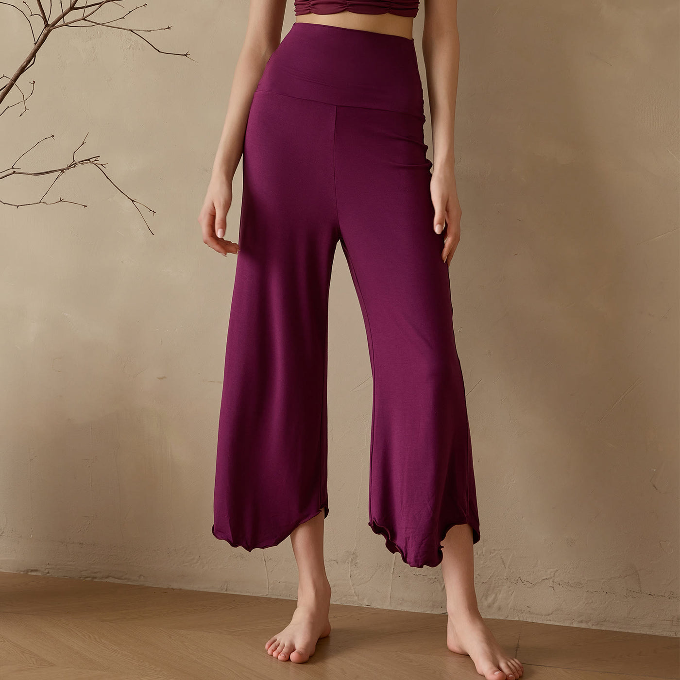 Olivenorma – Dehnbare, kurze, ausgestellte Yogahose