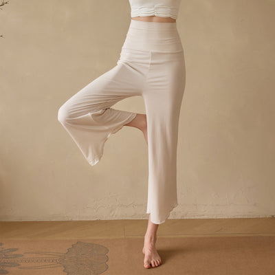 Olivenorma – Dehnbare, kurze, ausgestellte Yogahose
