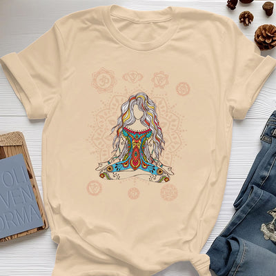 Olivenorma – Baumwoll-T-Shirt „Meditierende Göttin“