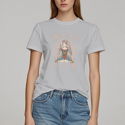 Olivenorma – Baumwoll-T-Shirt „Meditierende Göttin“