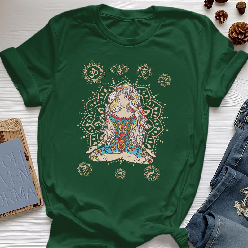 Olivenorma – Baumwoll-T-Shirt „Meditierende Göttin“