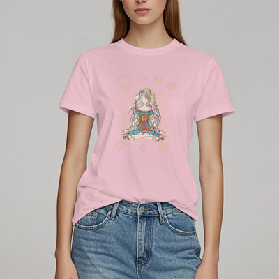 Olivenorma – Baumwoll-T-Shirt „Meditierende Göttin“