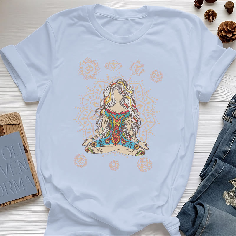 Olivenorma – Baumwoll-T-Shirt „Meditierende Göttin“