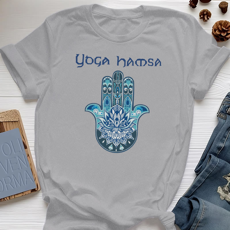 Olivenorma – Bequemes T-Shirt mit Yoga-Hamsa-Print, Blau