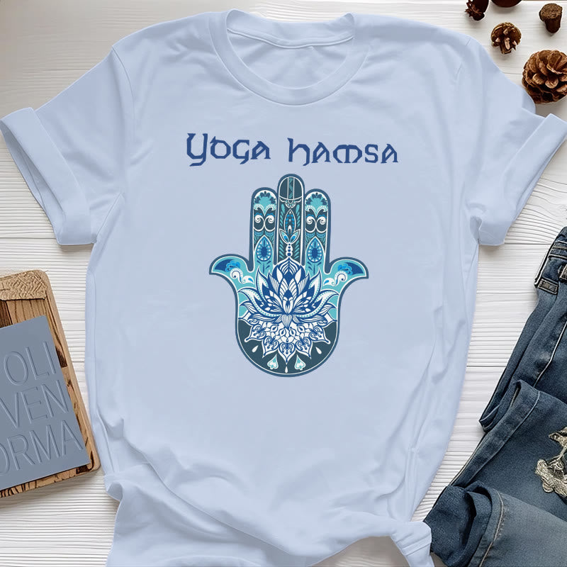 Olivenorma – Bequemes T-Shirt mit Yoga-Hamsa-Print, Blau