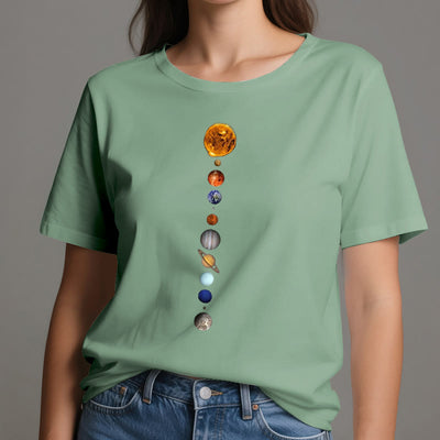 Olivenorma – T-Shirt mit Sonnensystem-Galaxien-Print