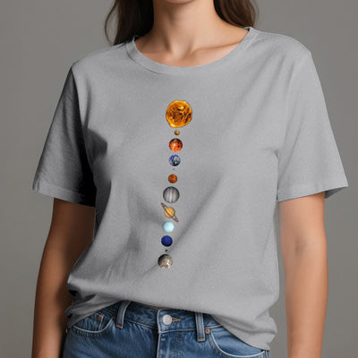 Olivenorma – T-Shirt mit Sonnensystem-Galaxien-Print