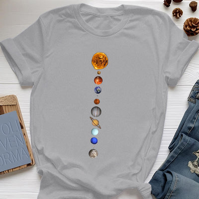 Olivenorma – T-Shirt mit Sonnensystem-Galaxien-Print