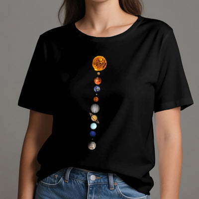 Olivenorma – T-Shirt mit Sonnensystem-Galaxien-Print