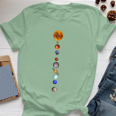 Olivenorma – T-Shirt mit Sonnensystem-Galaxien-Print