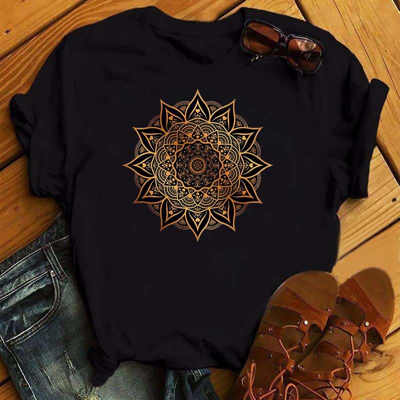 Olivenorma – Schwarzes T-Shirt mit buntem geometrischem Lotus-Print