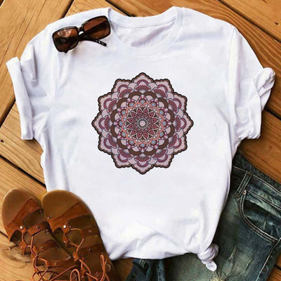 Olivenorma – Weißes T-Shirt mit farbigem geometrischem Lotus-Print