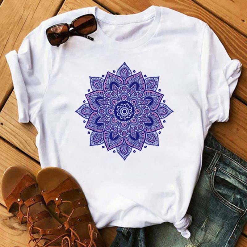 Olivenorma – Weißes T-Shirt mit farbigem geometrischem Lotus-Print