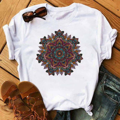 Olivenorma – Weißes T-Shirt mit farbigem geometrischem Lotus-Print