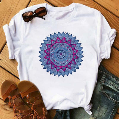Olivenorma – Weißes T-Shirt mit farbigem geometrischem Lotus-Print