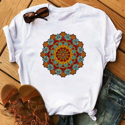 Olivenorma – Weißes T-Shirt mit farbigem geometrischem Lotus-Print