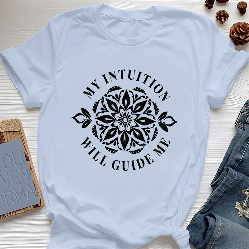 Olivenorma T-Shirt mit Blumenmuster „Meine Intuition wird mich leiten“ - Blau - 2XL - image 12