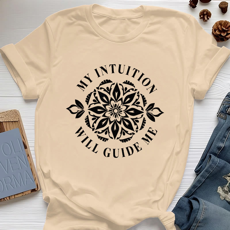 Olivenorma T-Shirt mit Blumenmuster „Meine Intuition wird mich leiten“ - Gelb - 2XL - image 1