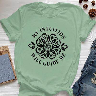Olivenorma T-Shirt mit Blumenmuster „Meine Intuition wird mich leiten“ - Hellgrün - 2XL - image 18