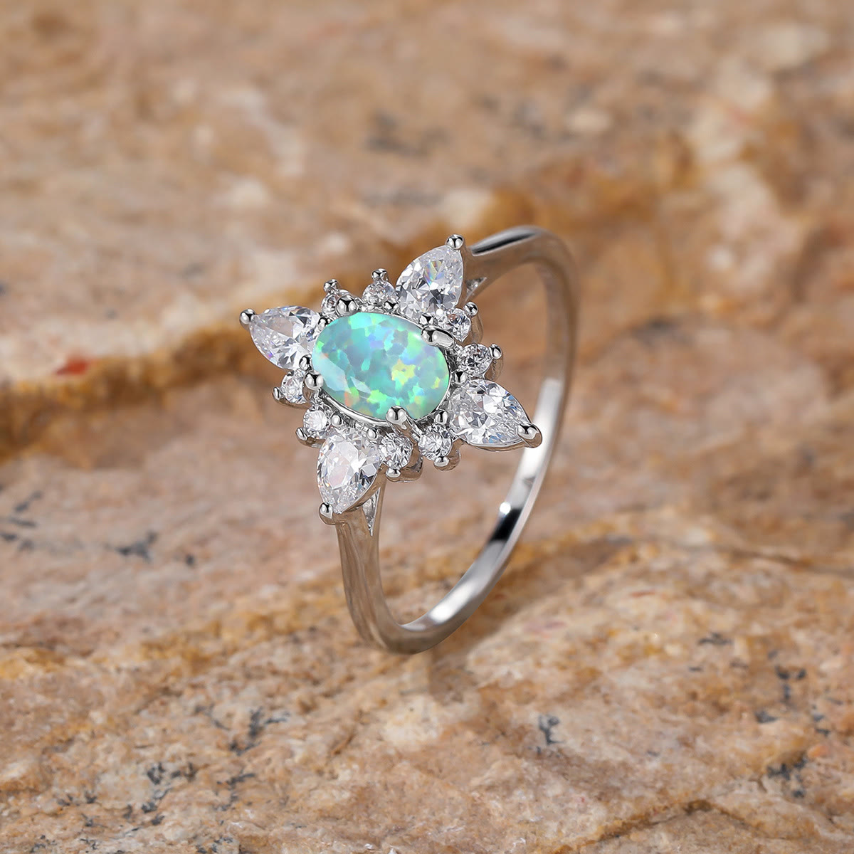 Olivenorma „Uniquely Yours“ Strahlender Opal-Sternring