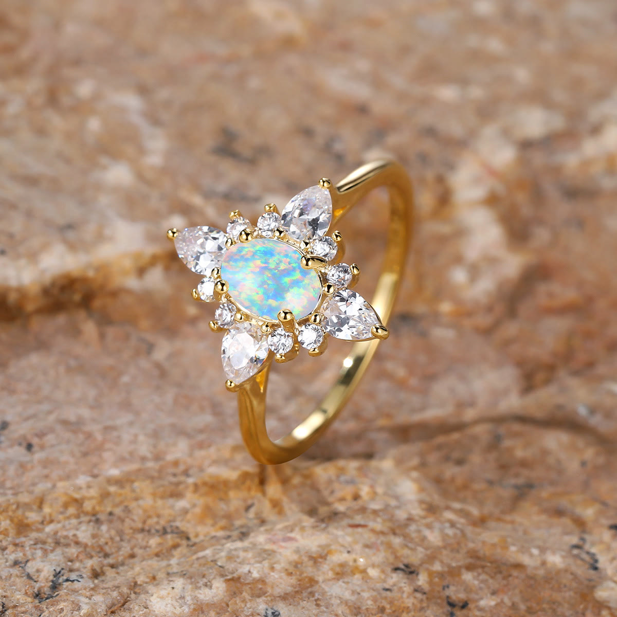 Olivenorma „Uniquely Yours“ Strahlender Opal-Sternring