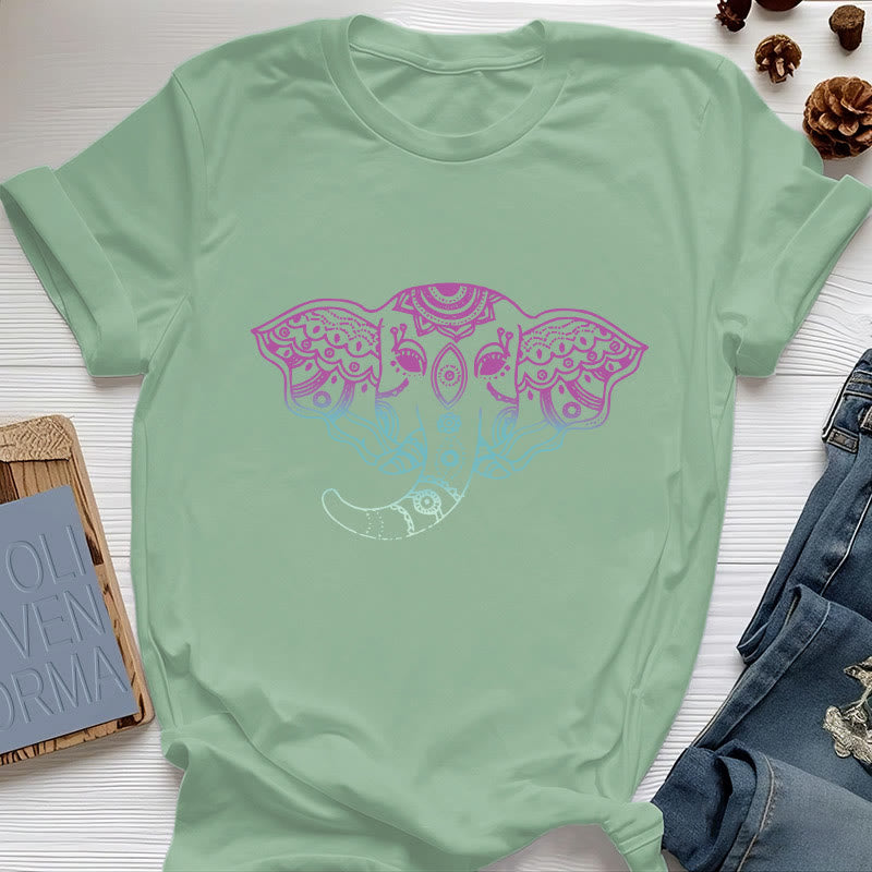 Olivenorma – Baumwoll-T-Shirt mit mystischem Elefanten-Mandala