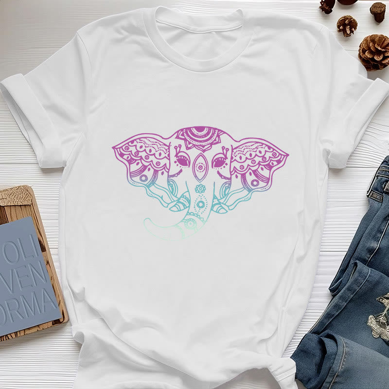 Olivenorma – Baumwoll-T-Shirt mit mystischem Elefanten-Mandala
