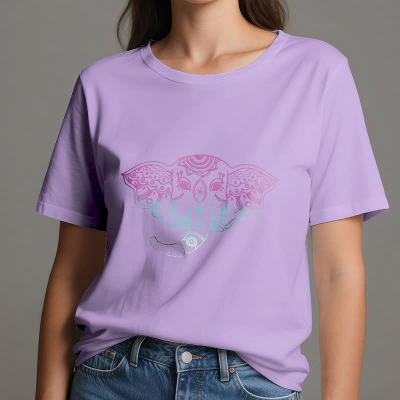 Olivenorma – Baumwoll-T-Shirt mit mystischem Elefanten-Mandala