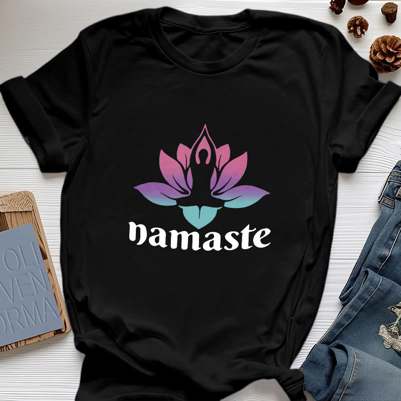 Olivenorma – T-Shirt aus Baumwolle mit „Namaste Lotus“-Print