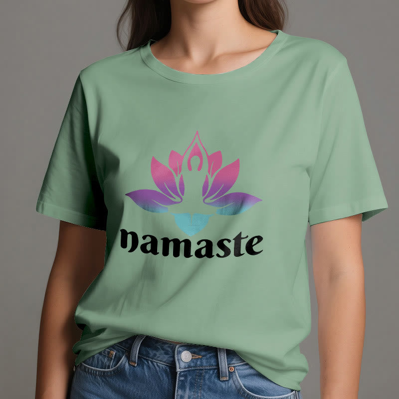 Olivenorma – T-Shirt aus Baumwolle mit „Namaste Lotus“-Print